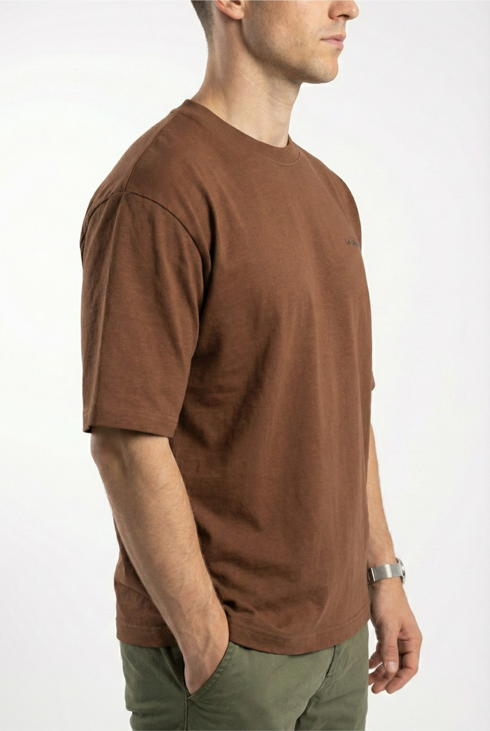 LaUrbania Mocha Mousse oversized t-shirt side pose urban fit